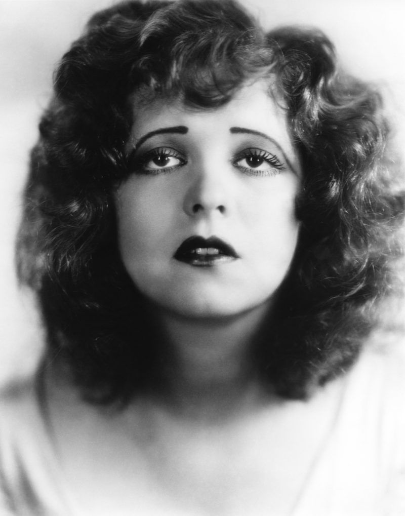 Illustration for article titled Eyeliner and Liner Notes: A History of Makeup (1900-1920)